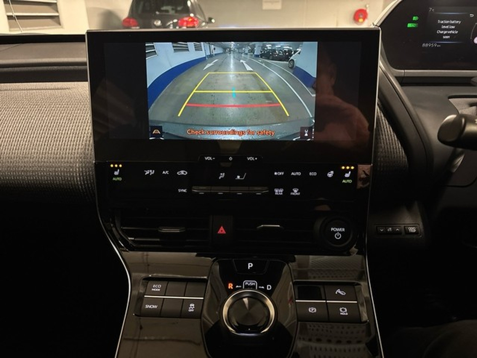 2022 Toyota bZ4X SPORT 11KW EV AUTOMATIC // HEATED SEATS & STEERING WHEEL // REAR CAMERA & PARK ASSIST // APPLE CARPLAY/ANDROID AUTO // POWER TAILGATE // FULL WARRANTY €26,945