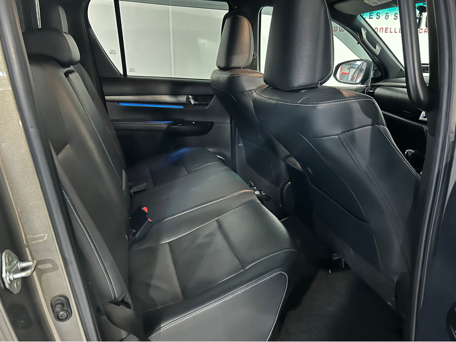 2021 Toyota Hilux - image 27