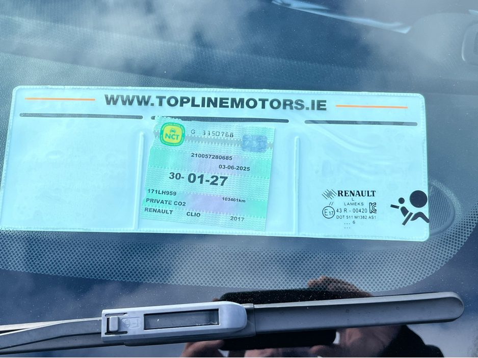 2017 Renault Clio - image 2