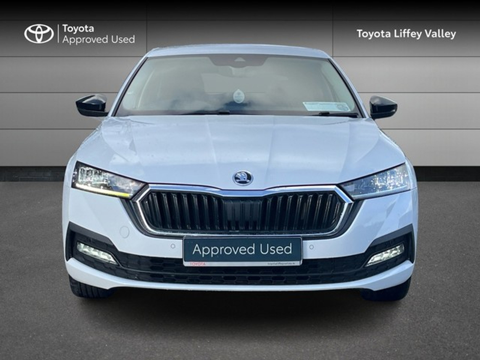 2023 Skoda Octavia - image 5