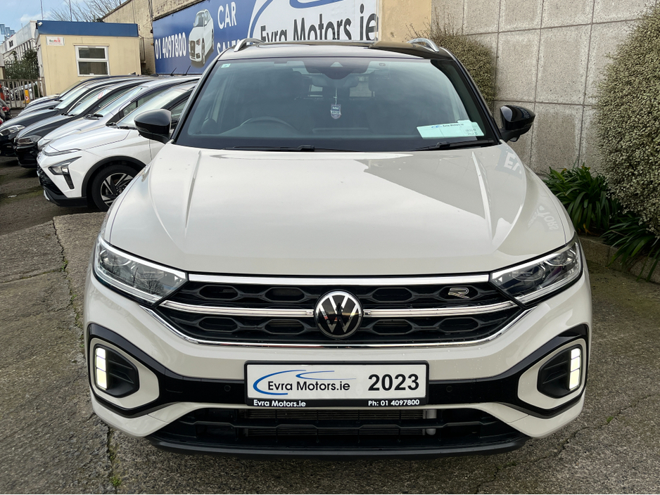 2023 Volkswagen T-Roc - image 2