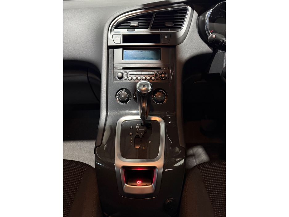 2016 Peugeot 5008 - image 20