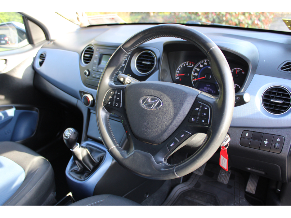 2017 Hyundai i10 - image 11