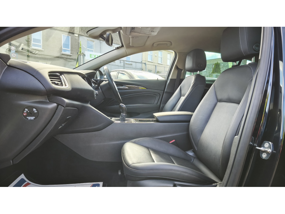 2017 Opel Insignia - image 18