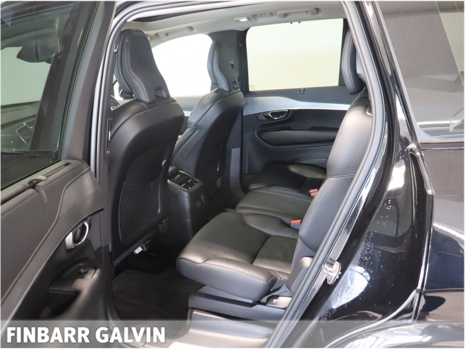 2022 Volvo XC90 - image 11