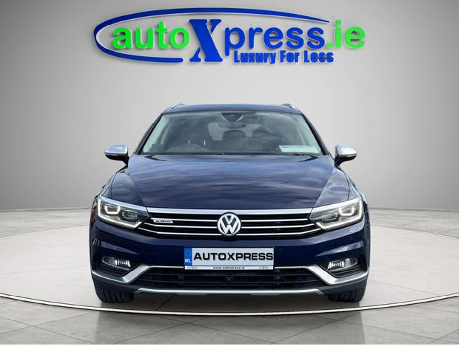 2019 Volkswagen Passat - image 3