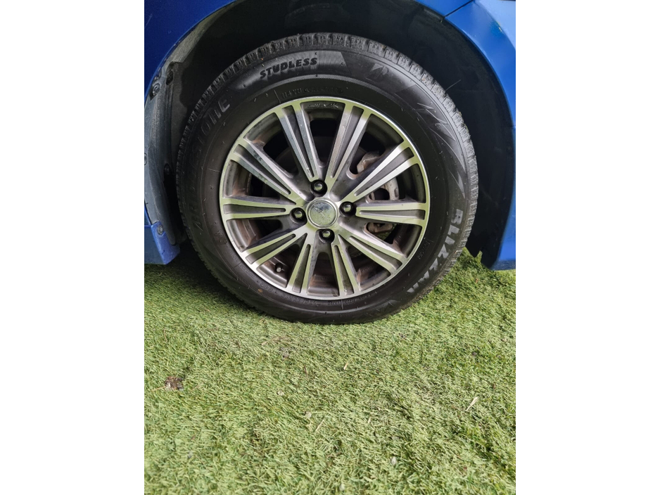 2012 Suzuki Swift - image 16