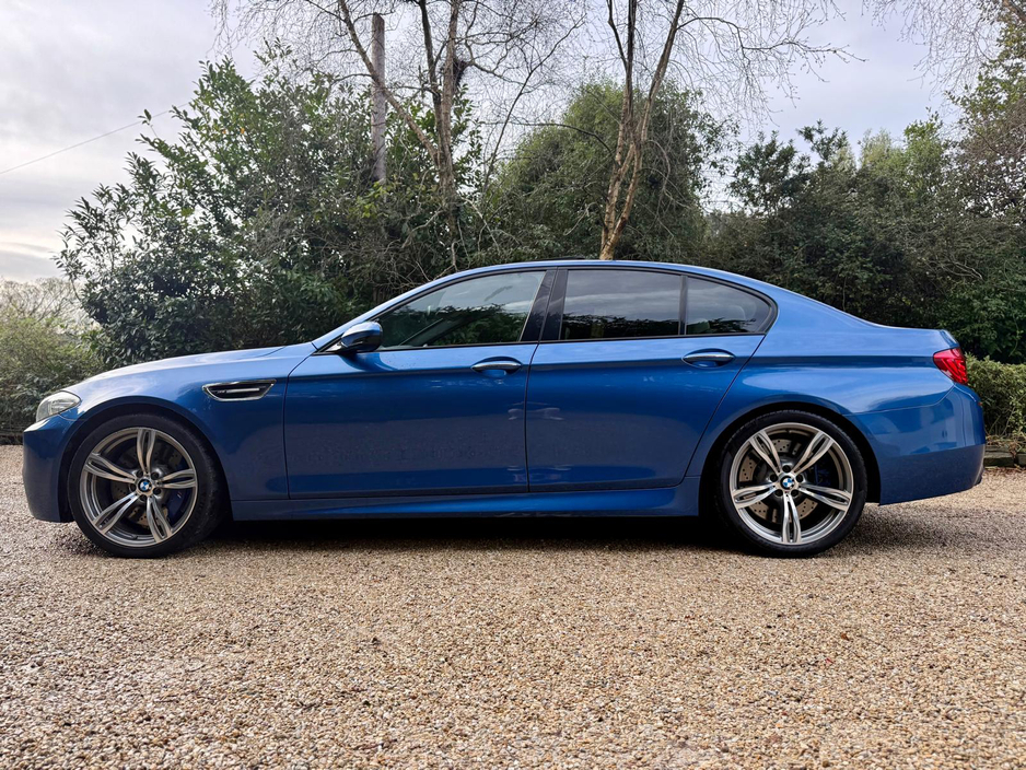 2015 BMW M5 - image 7