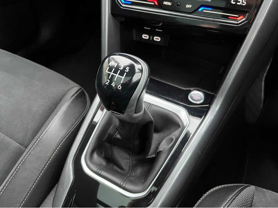 2023 Volkswagen T-Roc STYLE 1.0 PETROL //HIGH SPEC//HALF LEATHER HEATED SEATS//PANORAMIC GLASS ROOF//SAT NAV//REVERSE CAMERA// €27,950