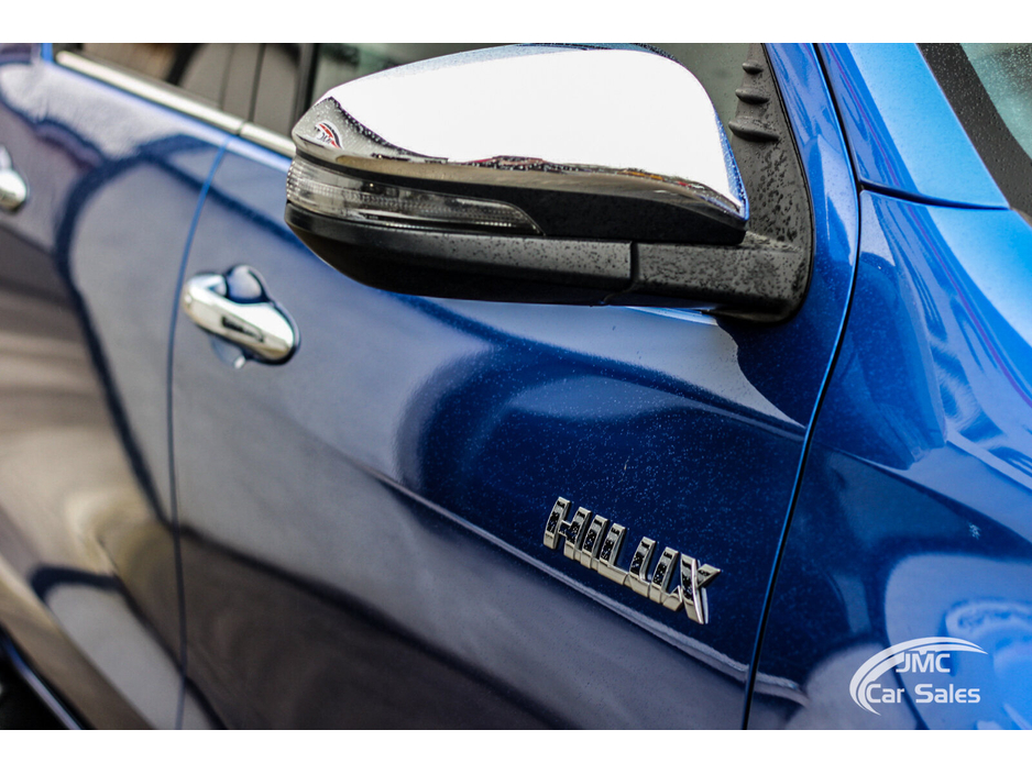 2019 Toyota Hilux - image 8