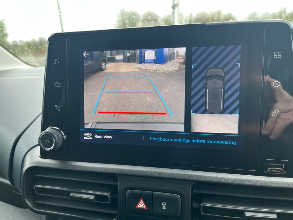 2023 Peugeot Rifter - image 22