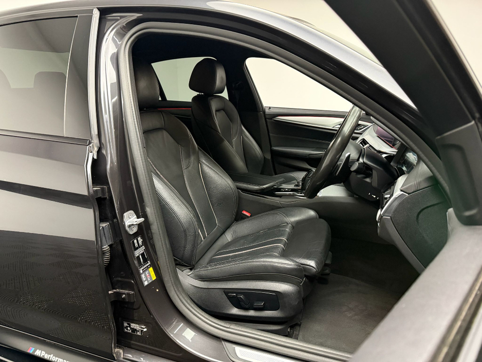 2019 BMW 5 Series - image 11