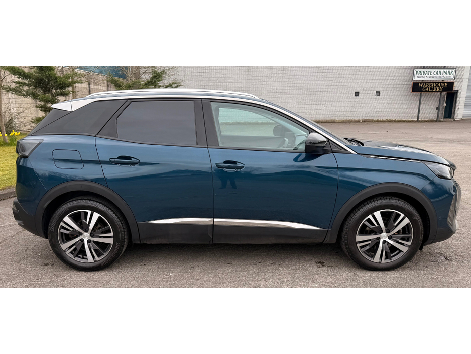 2022 Peugeot 3008 - image 3