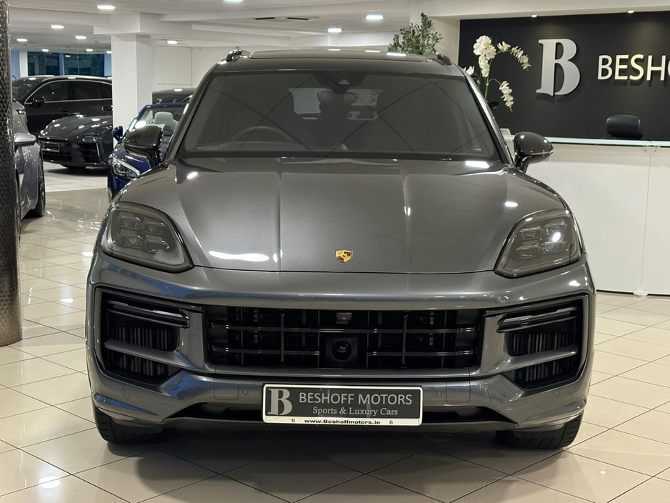 2024 Porsche Cayenne - image 8
