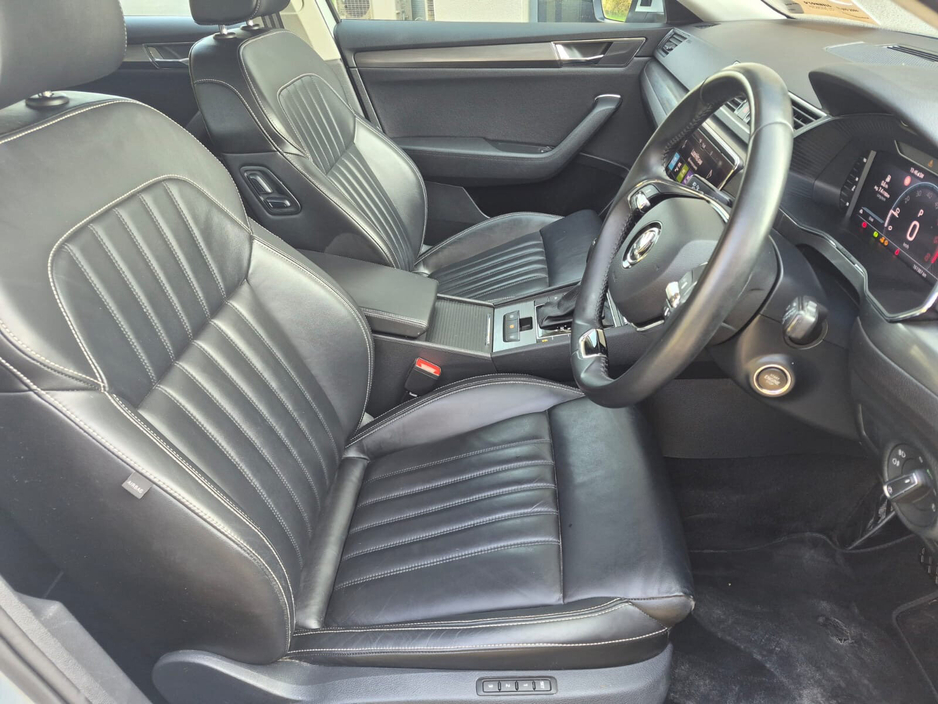 2022 Skoda Superb - image 19