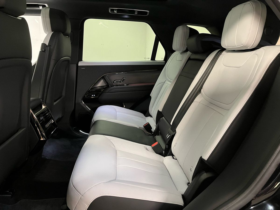 2025 Land Rover Range Rover Sport - image 8