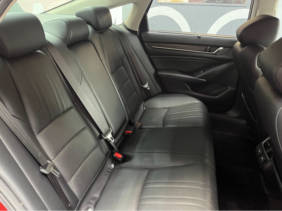 2020 BMW 5 Series - image 16