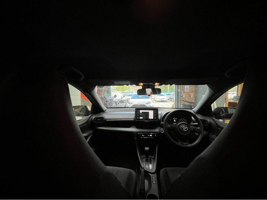 2021 Toyota Yaris - image 11