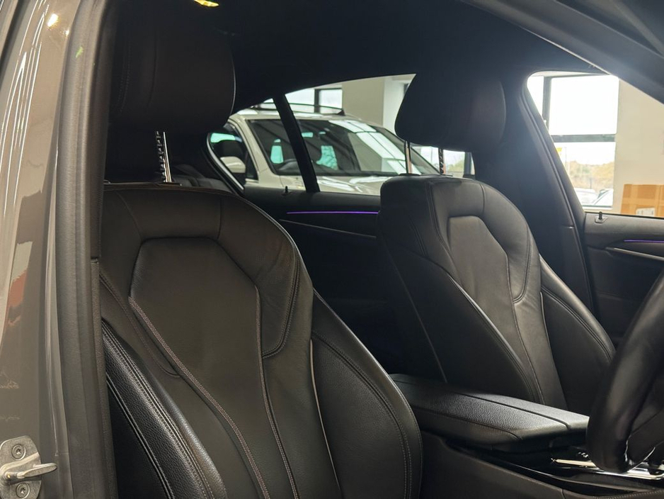 2020 BMW 5 Series - image 19