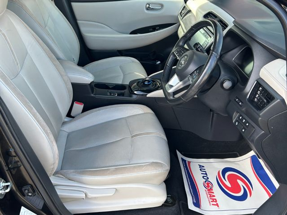 2018 Nissan Leaf - image 19