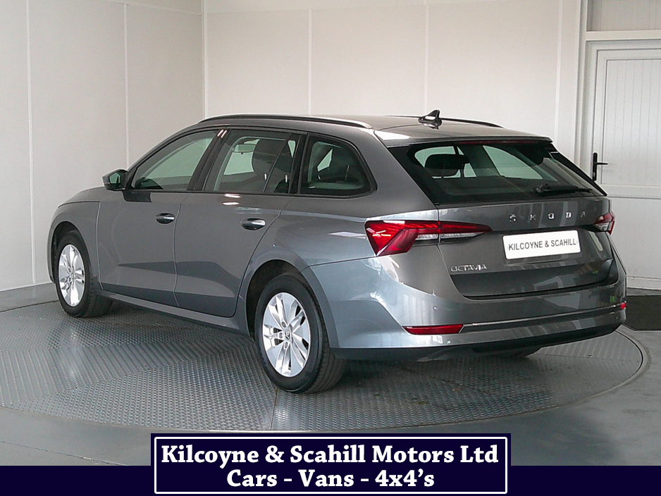 2023 Skoda Octavia - image 5