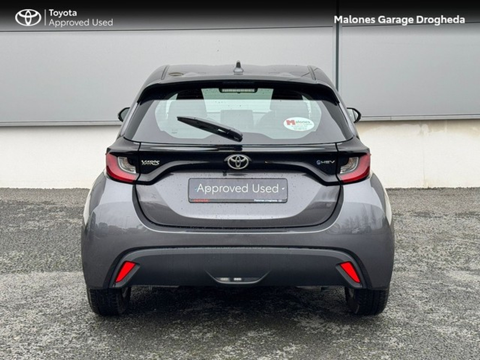 2025 Toyota Yaris - image 4