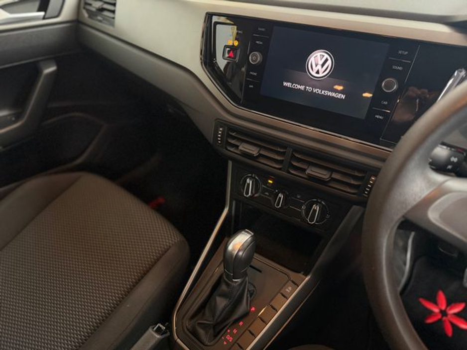 2018 Volkswagen Polo - image 10