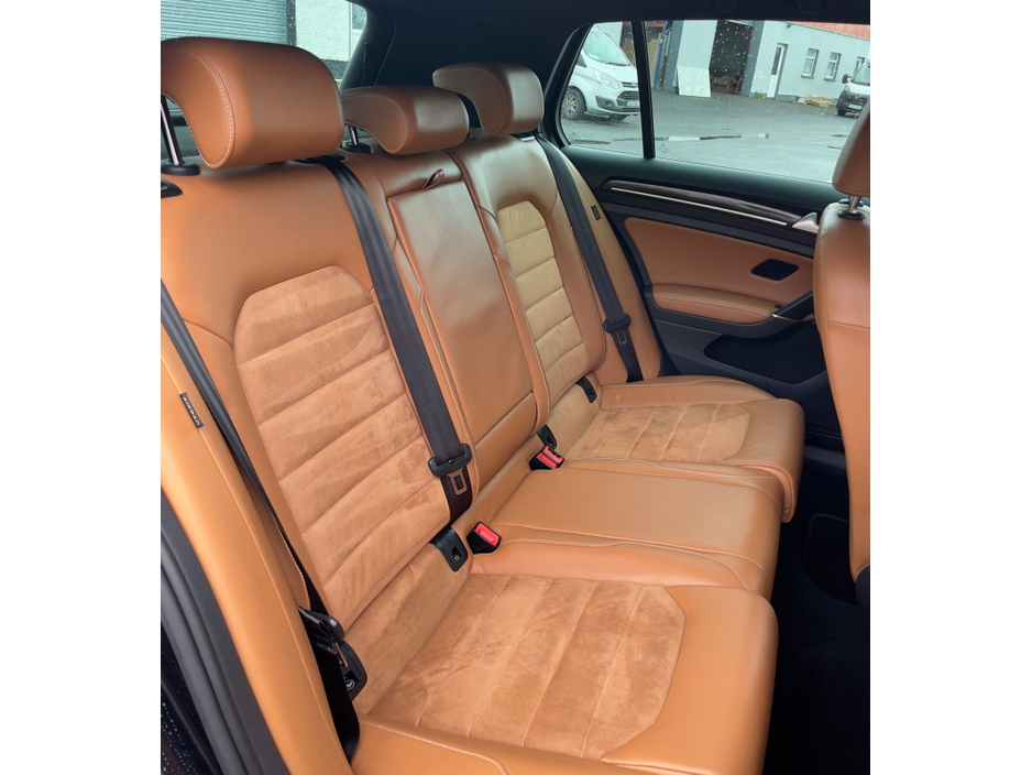 2015 Volkswagen Golf - image 14