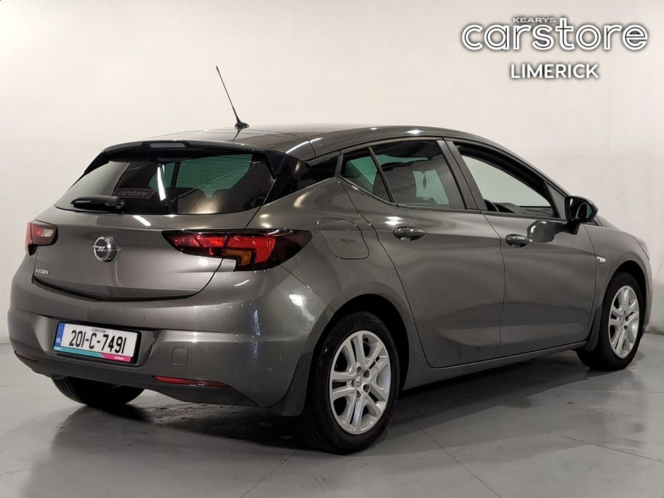 2020 Opel Astra - image 3
