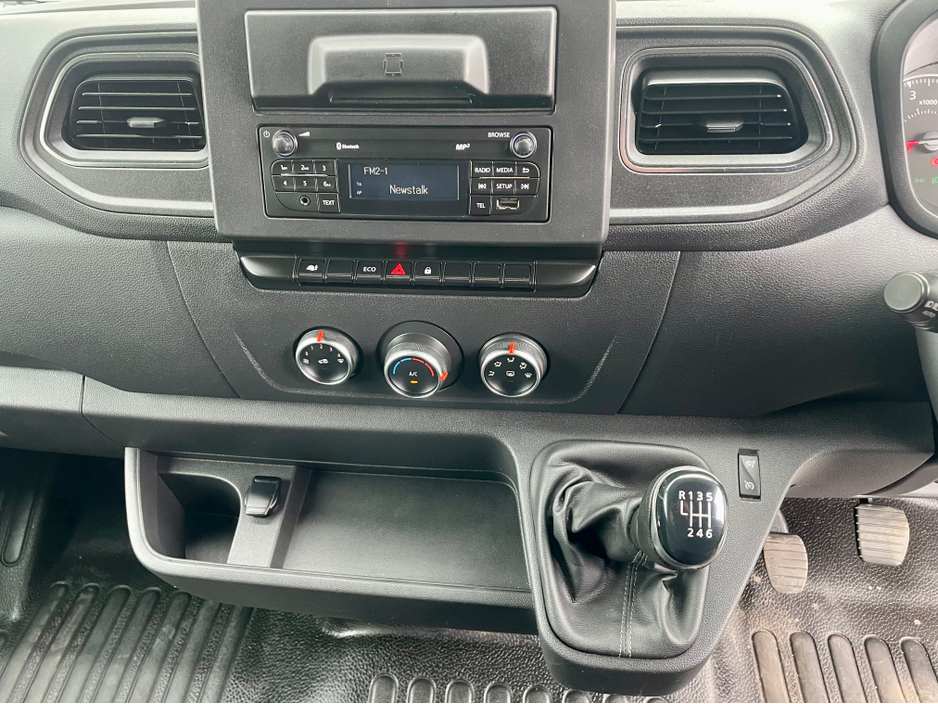 2021 Nissan NV400 - image 10