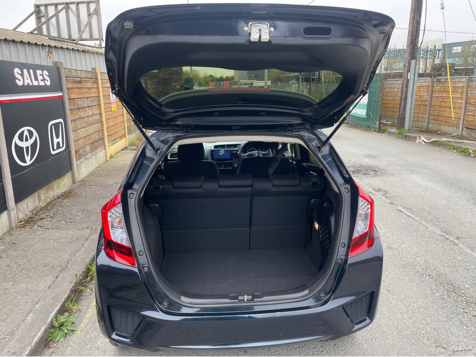 2016 Honda Fit - image 6