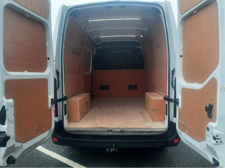 2024 Nissan Interstar - image 12