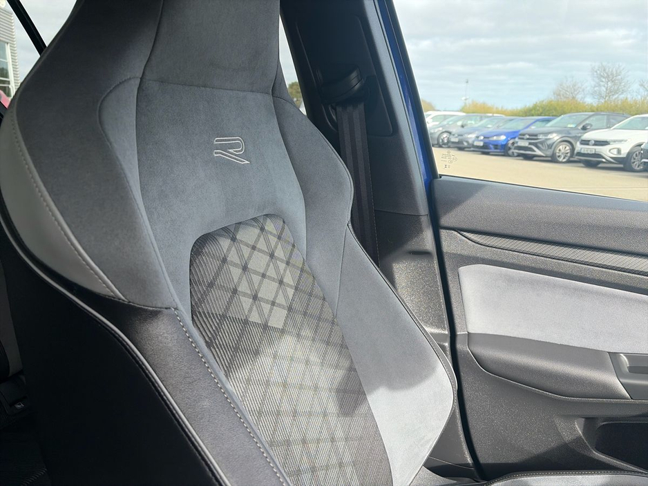 2024 Volkswagen Golf - image 18