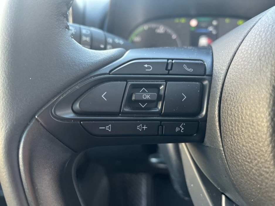 2025 Toyota Yaris - image 15