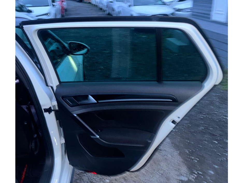 2017 Volkswagen Golf - image 11