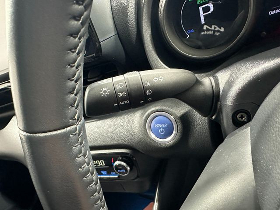 2021 Toyota Yaris - image 18