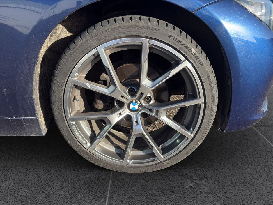 2017 BMW 3 Series - image 15