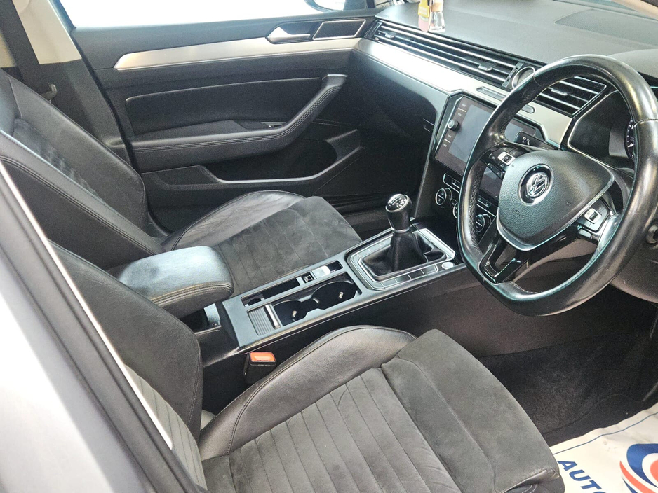 2018 Volkswagen Passat - image 16