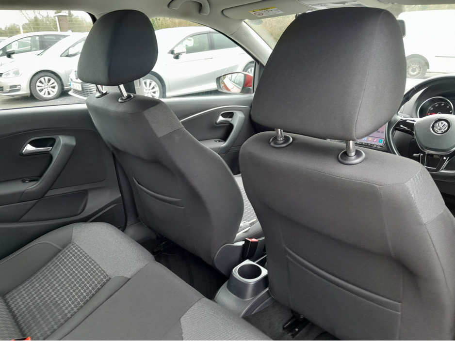 2016 Volkswagen Polo - image 14