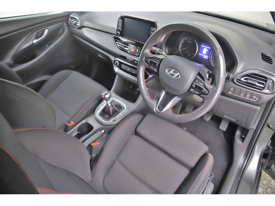 2023 Hyundai i30 - image 13