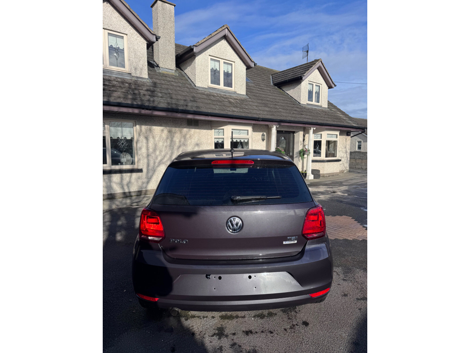 2015 Volkswagen Polo - image 8