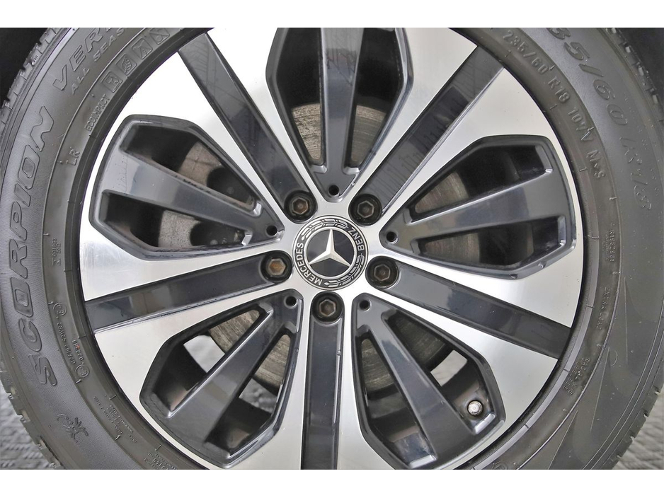 2022 Mercedes-Benz GLC Class - image 27