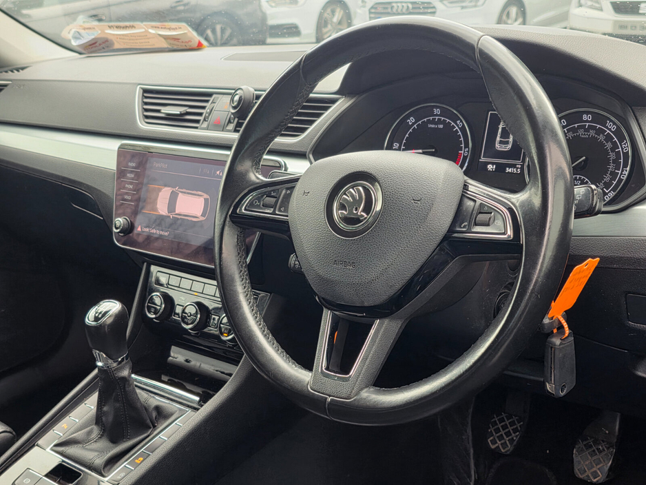 2018 Skoda Superb - image 13