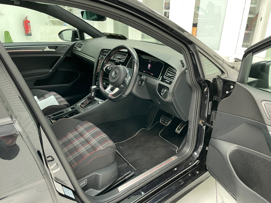 2019 Volkswagen Golf - image 11