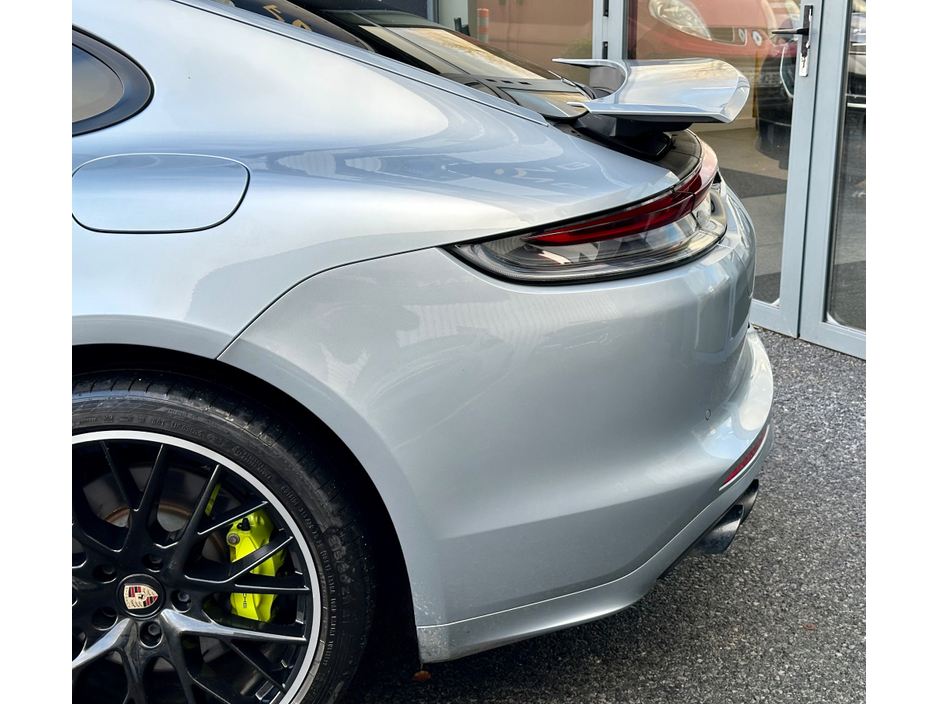 2022 Porsche Panamera 2+2 E-HY E-HYBRID CARBON TRIM €84,950