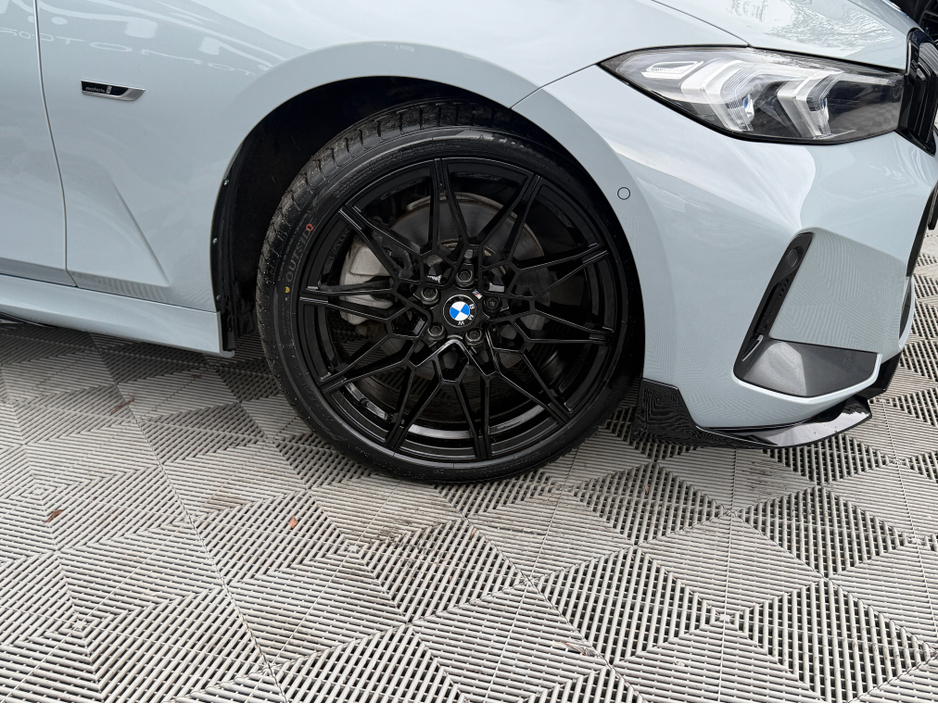 2023 BMW 3 Series - image 11