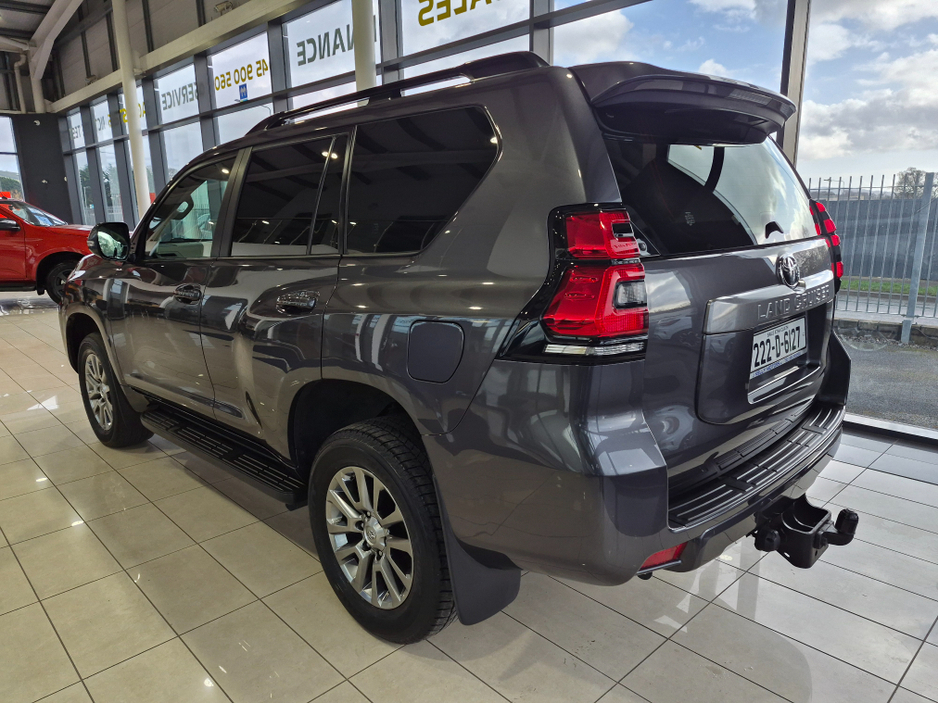 2022 Toyota Landcruiser - image 4