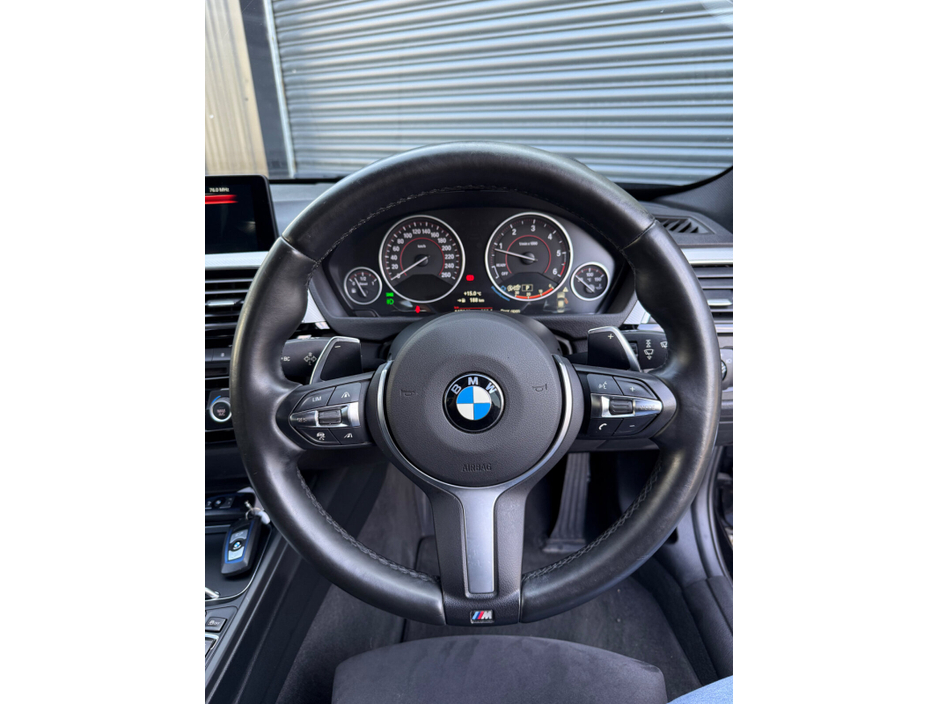 2016 BMW 3 Series - image 8