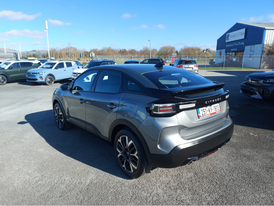 2025 Citroen C4 - image 7