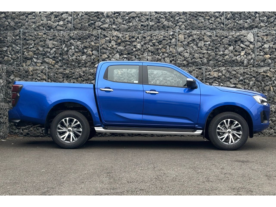 2025 Isuzu D-MAX - image 3